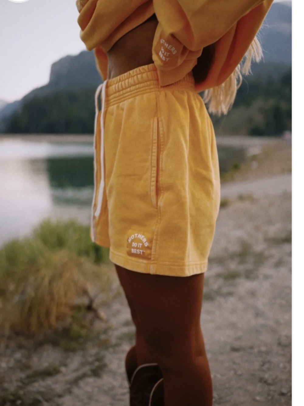 MOMMDAY
YELLOW Sweat Shorts “mothers do it best” size small